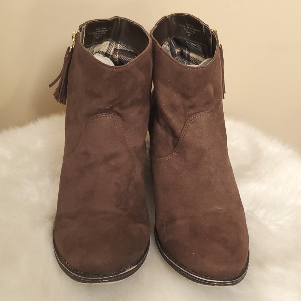 Diba Size Brown Faux Suede Tassel Zipper Western Ankle Boots Size 9. - Picture 2 of 7